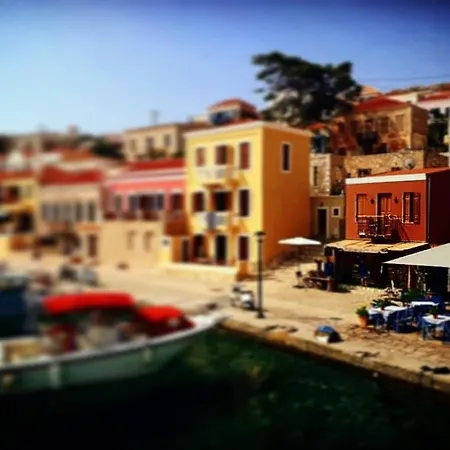 아파트 House Galini Chalki Town