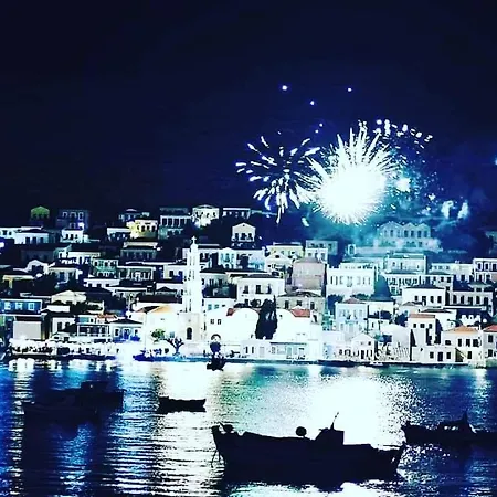 아파트 House Galini Chalki Town